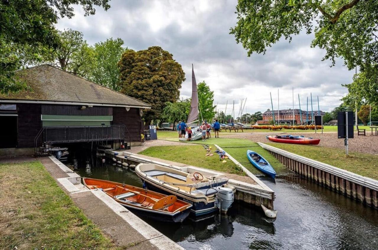 The Lensbury Resort Teddington Extérieur photo