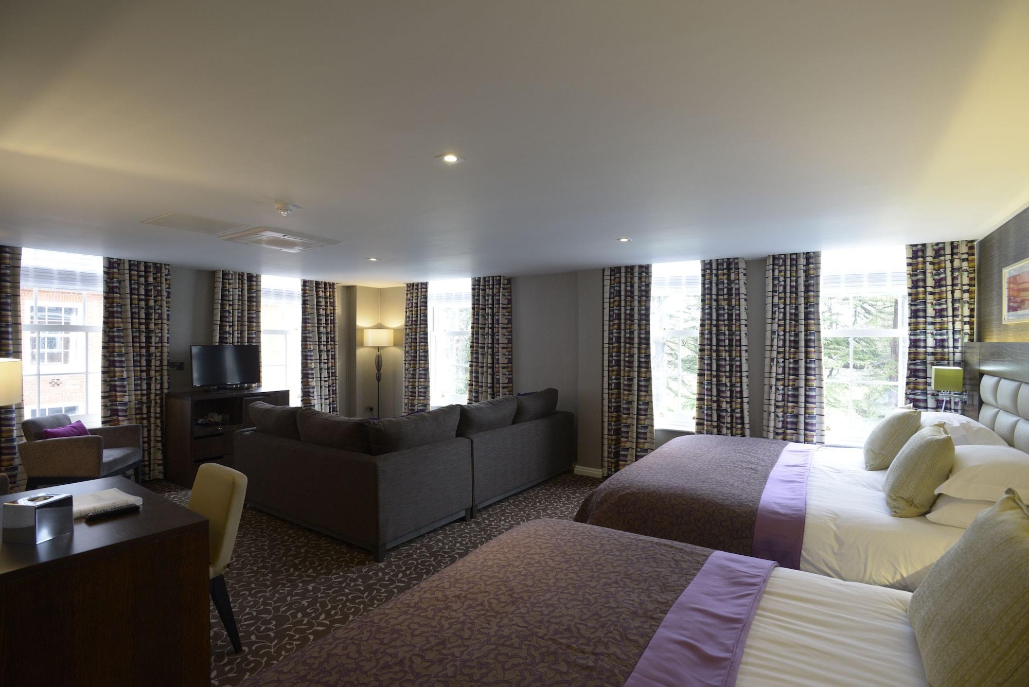 The Lensbury Resort Teddington Extérieur photo